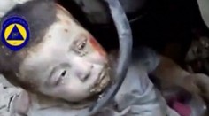 Zázrak? Vojaci vytiahli spod trosiek domu živého chlapca