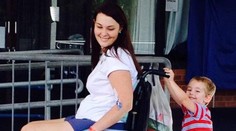 Od kamarátky si požičala hubku na mejkap. Skončila na vozíku