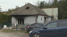 Muž úmyselne podpálil rodičovský dom pri Piešťanoch, na hasičov útočil kameňmi