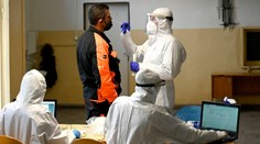 Počet hospitalizovaných stále klesá. Pribudlo 4913 pozitívne testovaných a 50 obetí