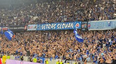 Fanúšikovia Slovana poškodili štadión v Rakúsku pyrotechnikou. Klub bude platiť desaťtisíce