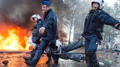 Drsné protesty v Bruseli. Obsadilo ho vyše stotisíc demonštrantov