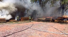 Obrovský požiar: V Topoľnici horelo rezivo