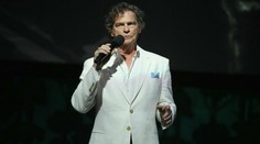 Známy spevák podľahol zákernej chorobe: Jeho hity sa spájajú s kultovými filmami