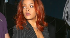 Rihanna si neustrážila prsník. Alebo sako?