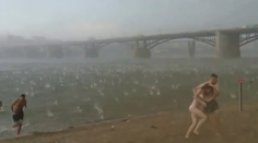 Dramatické video: Tropický deň sa zmenil na peklo