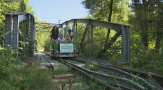 Vyskúšali by ste si bicyklovať na koľajniciach? Predstavujeme vám cyklodreziny