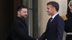 Macron mal údajne varovať Zelenského, že ho USA môžu zradiť v územných otázkach