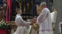 Nového slovenského kňaza osobne vysvätil pápež Lev XIV. Pochádza z rodiny, ktorá kostol veľmi nenavštevovala