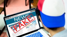 Anglicizmom roka 2016 sa stal slovný výraz "fake news"