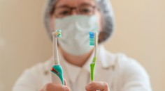 Aj malé opatrenie vie priniesť veľké výsledky. Čistenie zubov môže znížiť riziko vzniku zápalu pľúc v nemocnici