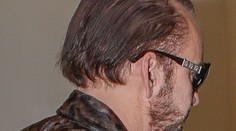 Rednúce vlasy a leopardia bunda: Takto sa zmenil známy herec