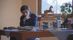 Jeho výtvory sú na nerozoznanie od predlôh. Erich je hendikepovaný umelec vyrábajúci miniatúrne hudobné nástroje