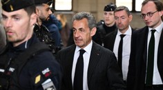 Sarkozy je vinný, verdikt potvrdil Najvyšší súd. Exprezident bude nosiť monitorovací náramok