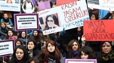 Turecko: Brutálna vražda študentky priviedla do ulíc tisícky žien