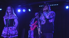 Hudobná skupina hrá na netradičných nástrojoch: Ich koncerty sú plné humoru a bláznivej energie