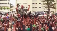 Veliteľ vojenskej junty v Gabone zložil prezidentskú prísahu. Prisľúbil zorganizovanie nových volieb