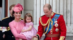 Kráľovská rodina zverejnila novú fotku princa Georgea a princeznej Charlotte. Sú rozkošní