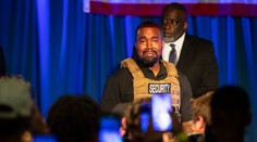 Americký raper Kanye West spustil svoju predvolebnú kampaň. Nechýbali slzy ani dráma