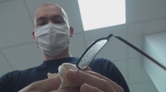 Rúška poriadne komplikujú život ľuďom, ktorí nosia okuliare