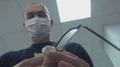 Rúška poriadne komplikujú život ľuďom, ktorí nosia okuliare