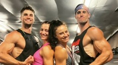 Nezvyčajné páriky: Identické dvojičky sa dali dokopy s jednovaječnými dvojičkami