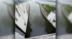 V plavebnej komore VD Gabčíkovo zadržali švédsku loď, z ktorej unikli ropné látky