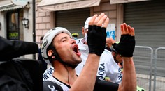 Giro: Campenaerts triumfoval v 15. etape, Sagan si udržal cyklámenový dres