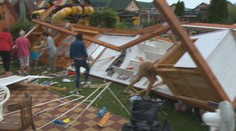 Podhájska sa spamätáva z ťažkého úderu. Prvé odhady škôd po veternej smršti neveštia nič dobré