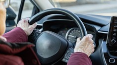 Má 103 rokov a stále bola schopná sadnúť si za volant, až kým ju nezastavili policajti. Auto plánuje vymeniť za bicykel