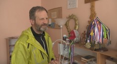 Športuje, občas si zájde na pivo a pomáha slabším. Kňaz Peter chce byť ako ostatní ľudia