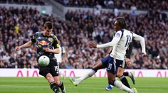 Premier League: Tottenham prišiel o dôležité víťazstvo po penalte. Zotrvanie v súťaži stále nemá isté