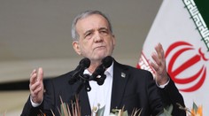 Iránsky prezident sa ospravedlnil susedom za útoky. Vyhlásil, že krajina sa nevzdá