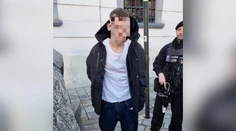 Bratislavská polícia ráno pátrala po nebezpečnom útočníkovi. Po hádke pobodal známeho