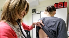 Na Slovensko sa blíži silná chrípková sezóna. Deti môžu lekári zaočkovať aj bez ihly