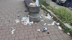 V Prešove ktosi z košov vyberal smeti. Keď veliteľ mestskej polície uvidel záznamy, spadla mu sánka