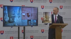 Majerský ukázal fotky problémových stĺpov prešovskej nemocnice. KDH chce odvolávať Kaliňáka