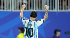 Mal ísť Messi predčasne pod sprchu? Nešetrný zákrok rozdelil fanúšikov na dva tábory