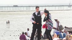 Britský policajt chcel vyzliecť na pláži ženu v burkinách. Nečakal takúto reakciu