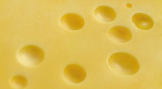 Tvrdá rana pre helvétskych syrárov. Súd rozhodol, že ementál už nepatrí iba Švajčiarsku