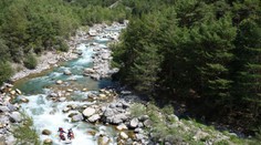 Vo francúzskych Alpách zahynuli dvaja Česi. Počas splavu rieky sa im prevrátil raft