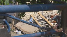 Po dome im behajú šváby, pre smrad nemôžu vetrať. Rodina zo Sklabinej je s nervami na konci