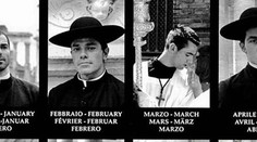 Kalendár plný sexy mužov. Škoda, že sú to farári!