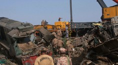 Vlakové nešťastie v Pakistane: Vo vozňoch bolo vyše 1000 ľudí. Zahynulo najmenej 63 z nich
