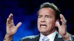 Schwarzenegger poriadne skritizoval Trumpa. Dav útočiaci ľudí na Kapitol prirovnal k nacistom