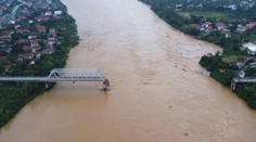 VIDEO: Počet obetí tajfúnu Jagi stúpa. Vo Vietname sa zrútil most, viacero ľudí je nezvestných