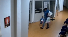 VIDEO: Zlodeji v Bratislave vykradli kostol. Odchádzali s plnými igelitkami