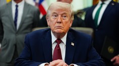 Keby to vedeli dopredu, nevyzeralo by to inak. Podozrivých obchodov pred zásadnými vyhláseniami Trumpa pribúda