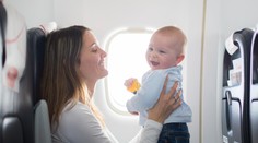 Letíte s malými deťmi? Tieto letecké spoločnosti najviac myslia na pohodlie rodín