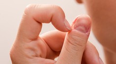 Obhrýzate si kožu okolo nechtov? Ani netušíte, ako si ubližujete